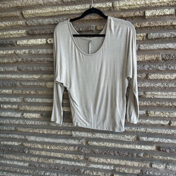 Heart Taupe Mauve Scoop Neck Batwing Sleeves Casual Top Size Small - Picture 7 of 8